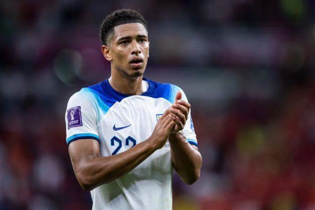 虽然他的三 虽然他的三